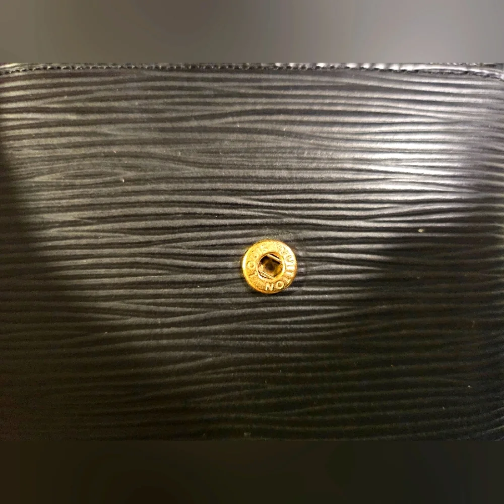 Authentic LV Black ⚫️ Epi Wallet